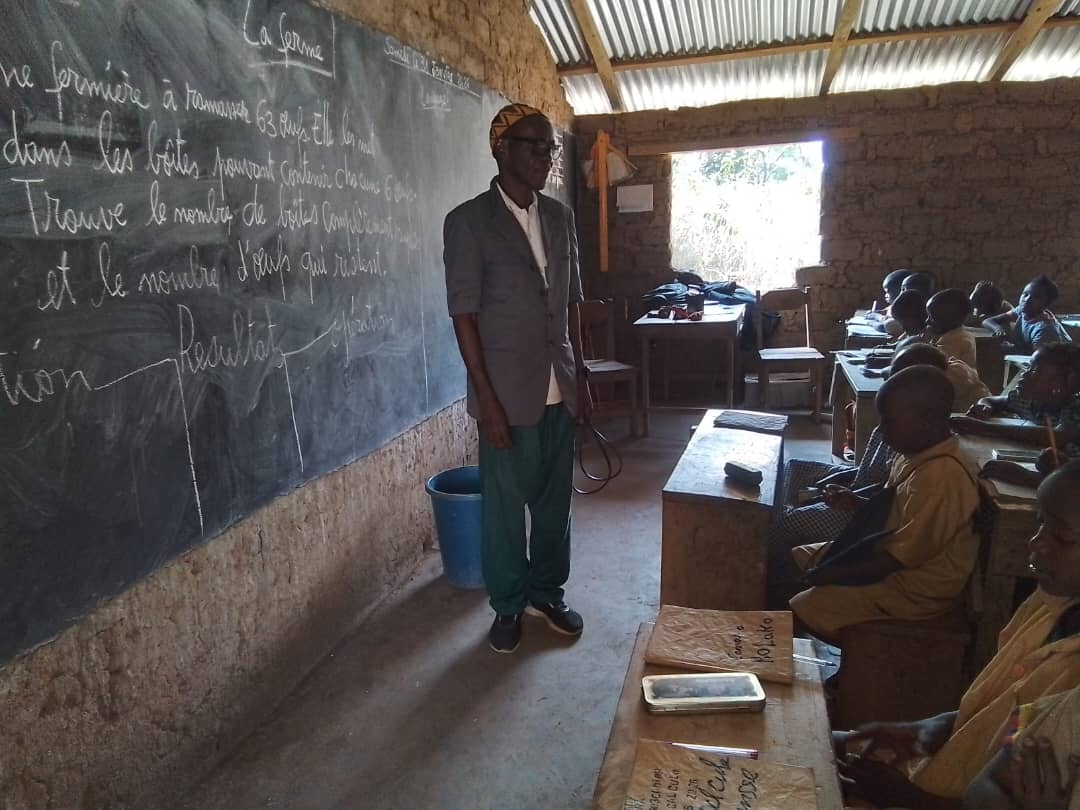District de Felakoro (Faranah) : la d&eacute;tresse d&rsquo;une localit&eacute; en manque de salles de classe ad&eacute;quates pour la formation des enfants