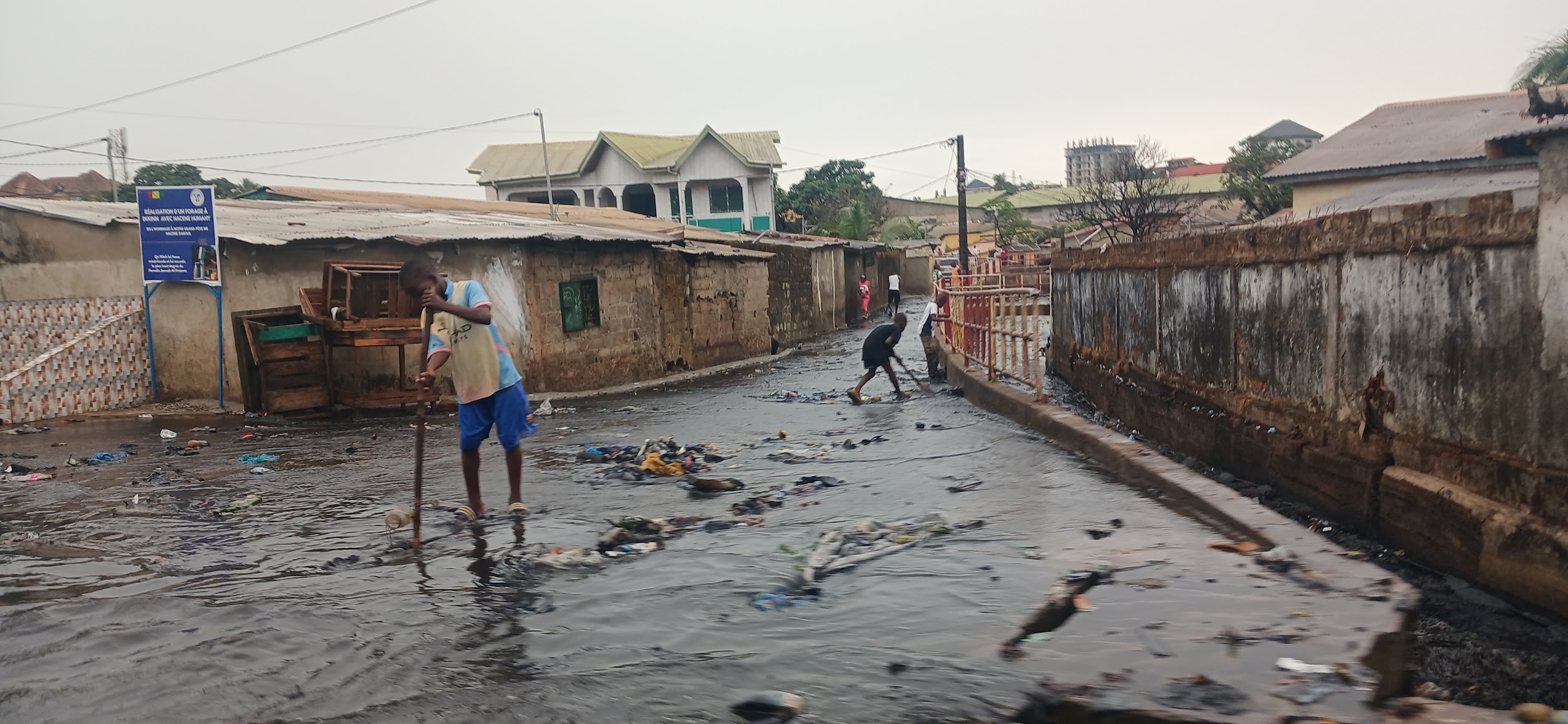 A Conakry, les premi&egrave;res pluies relancent la question sur la gestion des d&eacute;chets
